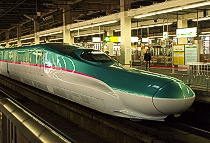 新幹線はやぶさとグランクラス